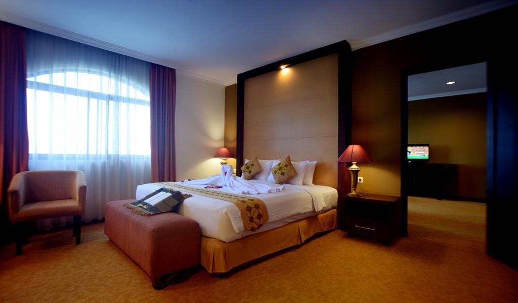 Semesta Heritage Hotel & Convention Semarang Exterior foto