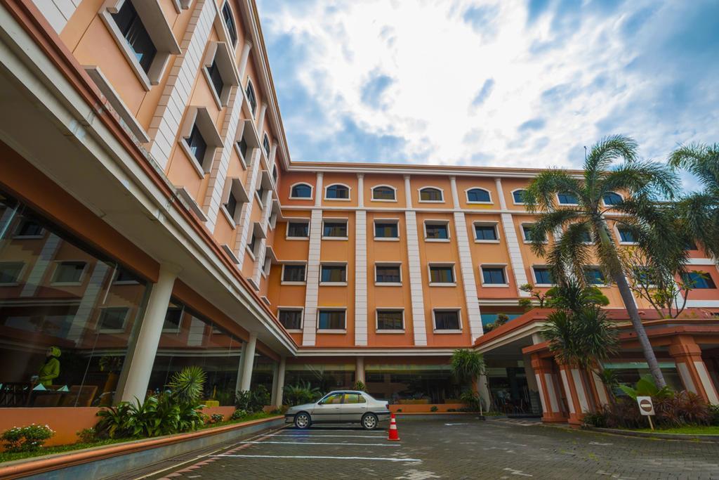 Semesta Heritage Hotel & Convention Semarang Exterior foto