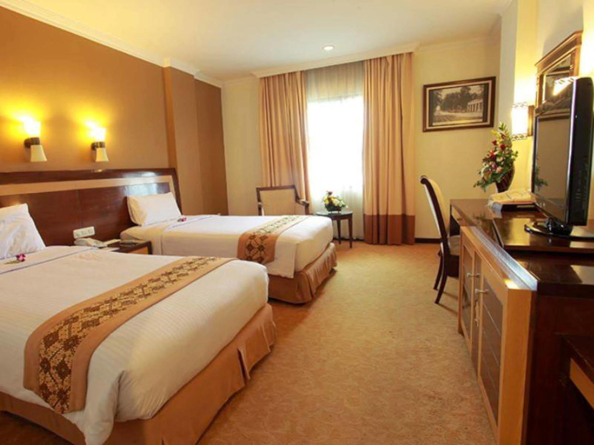 Semesta Heritage Hotel & Convention Semarang Exterior foto
